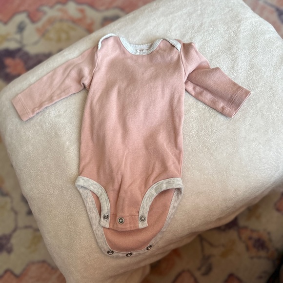 Carters 0-3 months onesies (pack of 5). - Picture 4 of 6